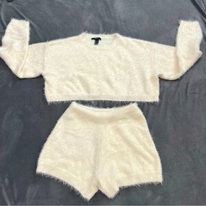 Forever 21 Long Sleeve Fuzzy Crop Top & Short 2 Pc Set Lounge Wear Size …